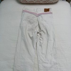 LEVIS jeans from FREE PEOPLE straight ribcage jeans! Cute and preppy!